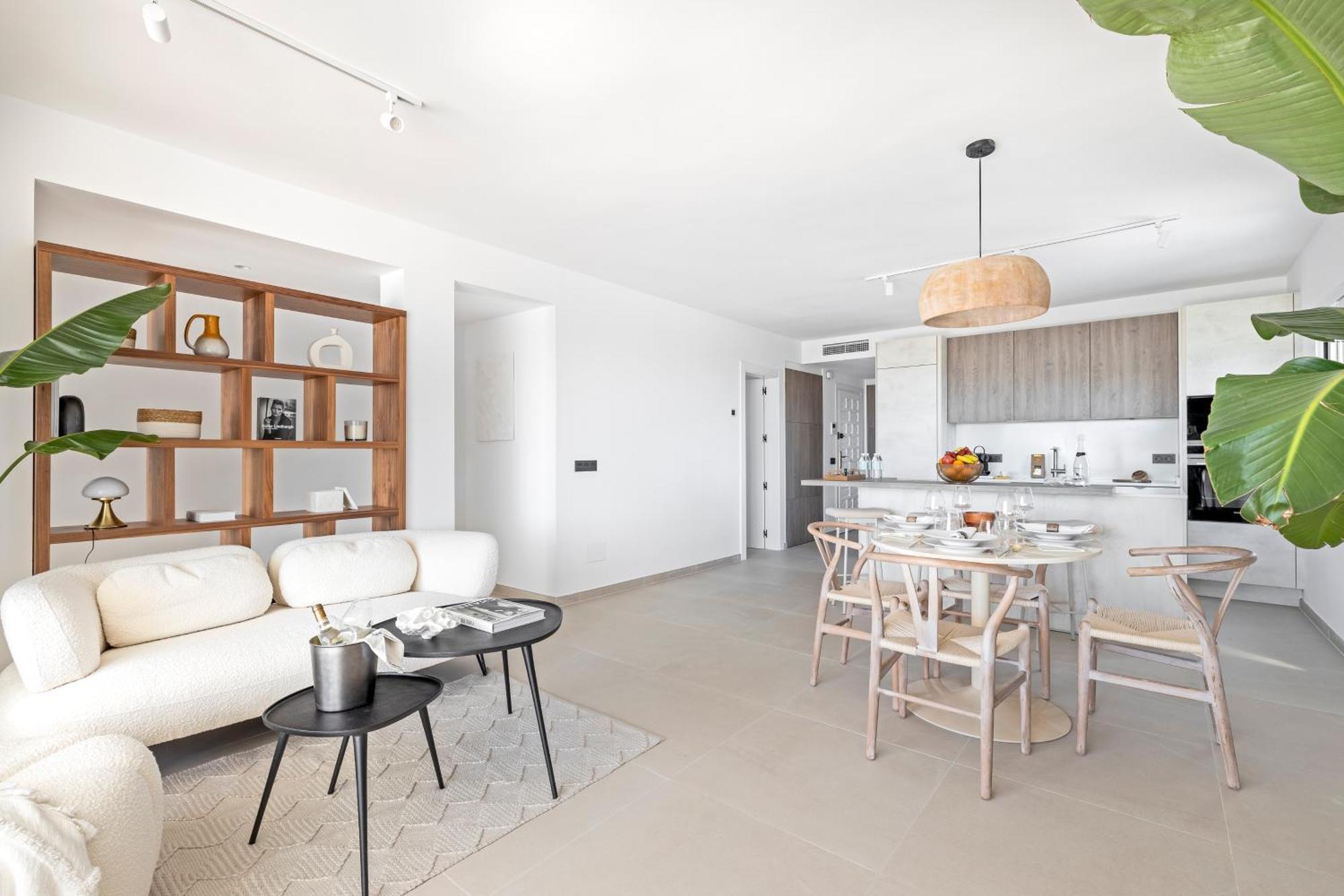 Banus - Beautiful Modern Flat Sea Views *