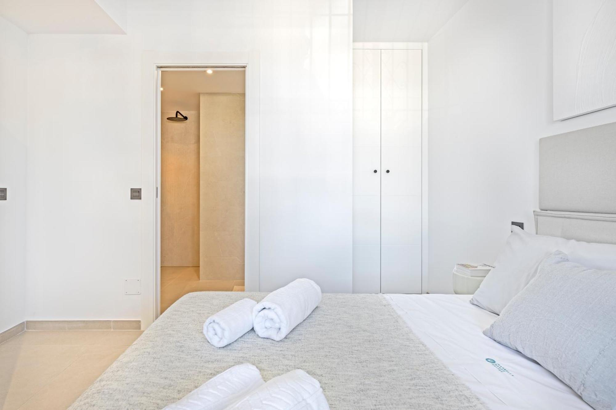 Banus - Beautiful Modern Flat Sea Views *