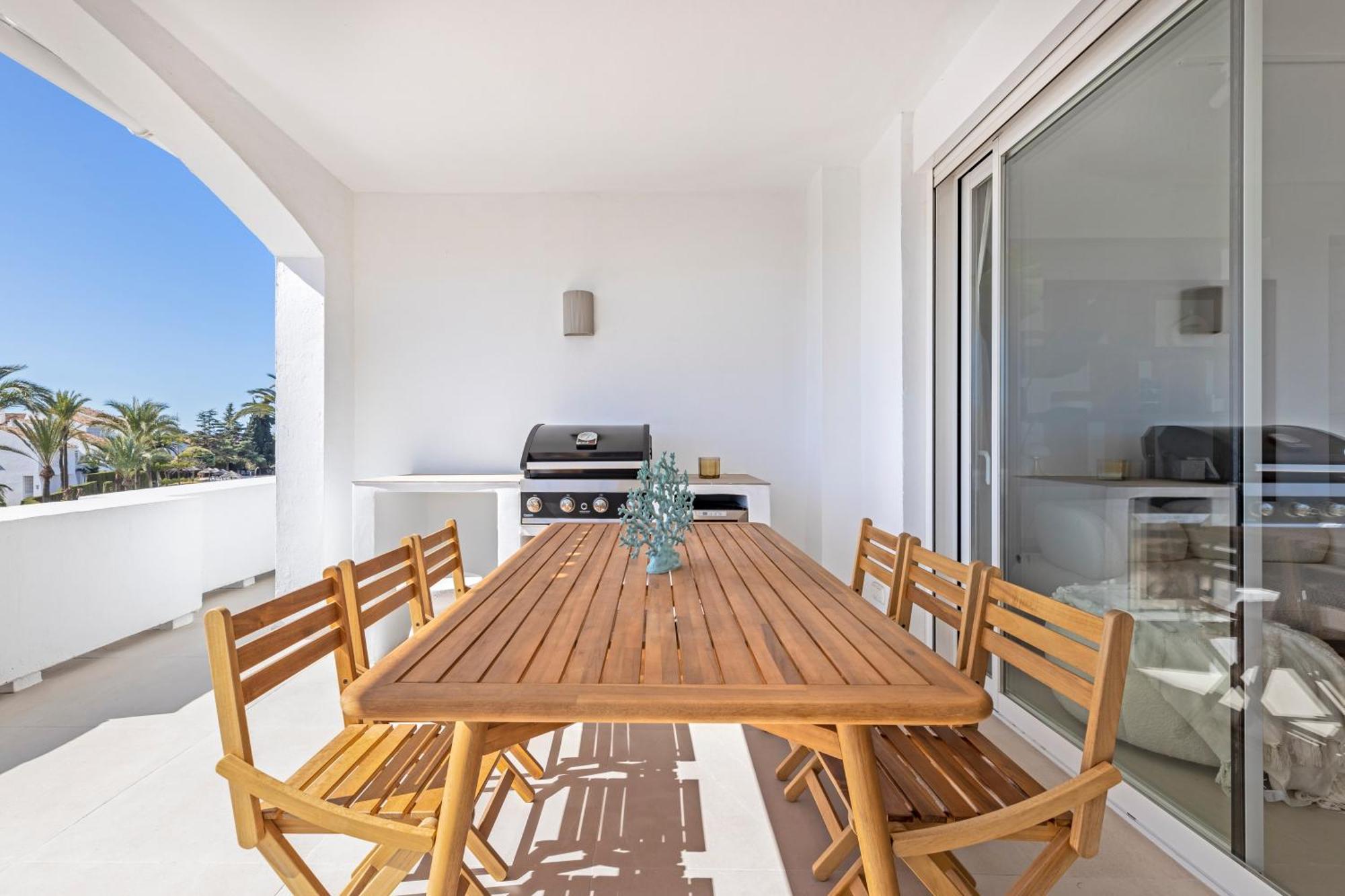 Banus - Beautiful Modern Flat Sea Views *